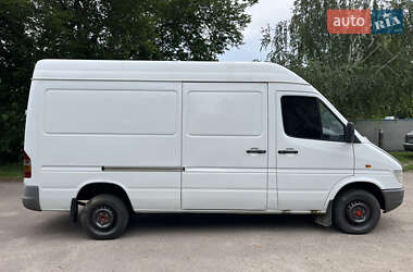 Грузовой фургон Mercedes-Benz Sprinter 2000 в 