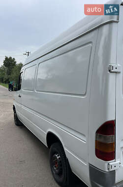 Грузовой фургон Mercedes-Benz Sprinter 2000 в 