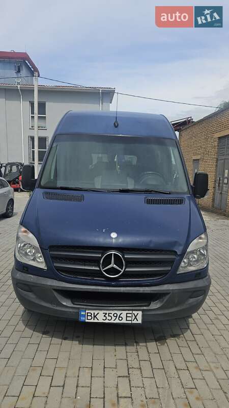 Вантажопасажирський фургон Mercedes-Benz Sprinter 2012 в Рівному