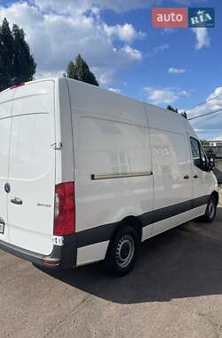 Грузовой фургон Mercedes-Benz Sprinter 2022 в 