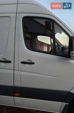 Грузовой фургон Mercedes-Benz Sprinter 2016 в  фото 2 Грузовой фургон Mercedes-Benz Sprinter 2016 в