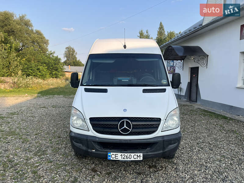 Грузовой фургон Mercedes-Benz Sprinter 2012 в Вижнице