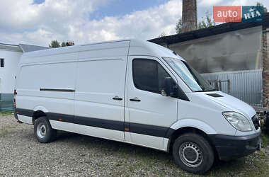 Грузовой фургон Mercedes-Benz Sprinter 2012 в Вижнице