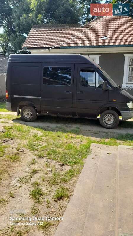 Вантажопасажирський фургон Mercedes-Benz Sprinter 1998 в Чернівцях
