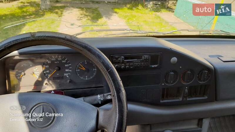 Вантажопасажирський фургон Mercedes-Benz Sprinter 1998 в Чернівцях