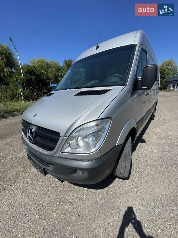 Грузовой фургон Mercedes-Benz Sprinter 2012 в 