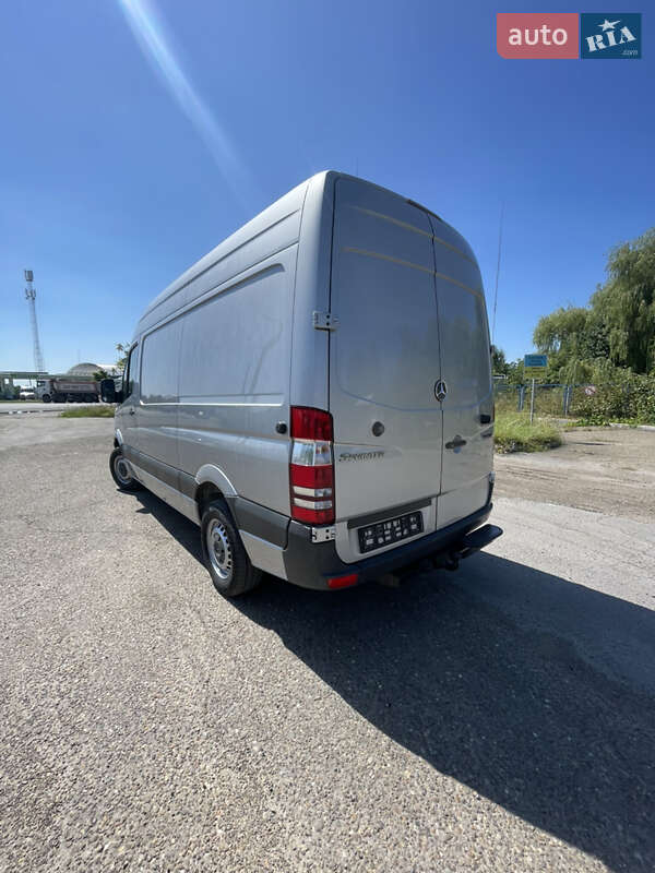 Грузовой фургон Mercedes-Benz Sprinter 2012 в Черновцах