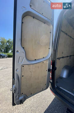 Грузовой фургон Mercedes-Benz Sprinter 2012 в 