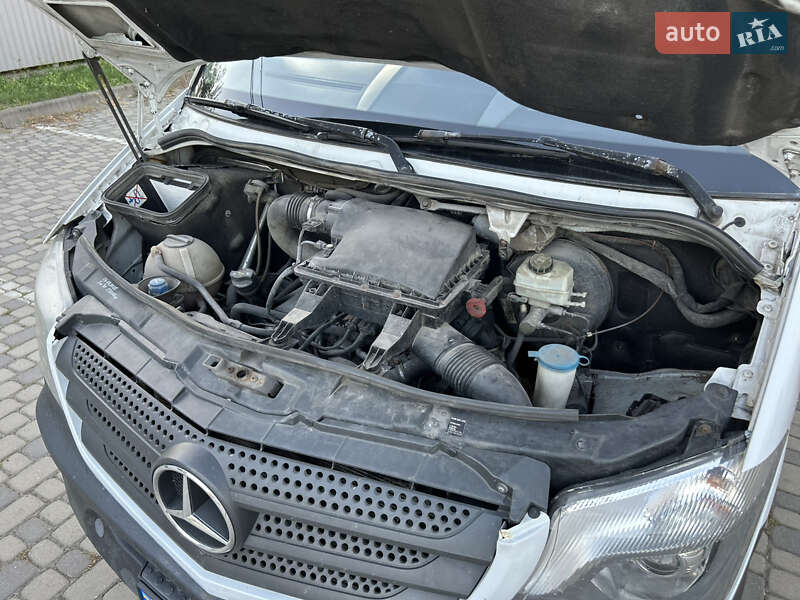 Вантажопасажирський фургон Mercedes-Benz Sprinter 2015 в Івано-Франківську