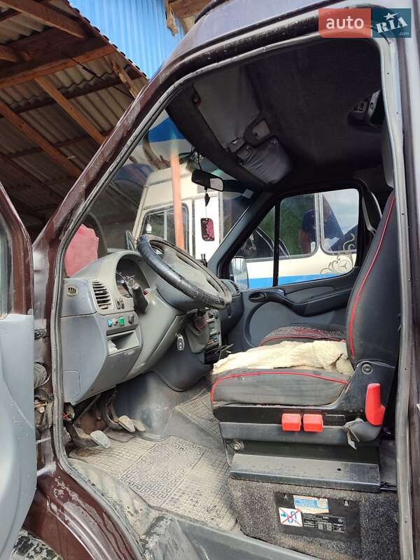 Пригородный автобус Mercedes-Benz Sprinter 2000 в Чорткове