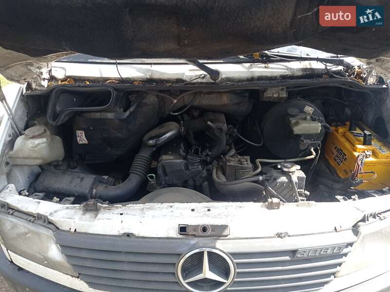 Грузовой фургон Mercedes-Benz Sprinter 1999 в Сновске