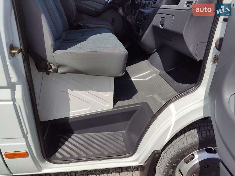 Грузовой фургон Mercedes-Benz Sprinter 2004 в Ровно