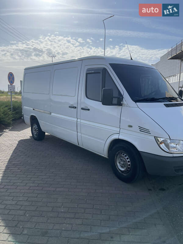 Вантажний фургон Mercedes-Benz Sprinter 2003 в Львові фото 2 Вантажний фургон Mercedes-Benz Sprinter 2003 в Львові