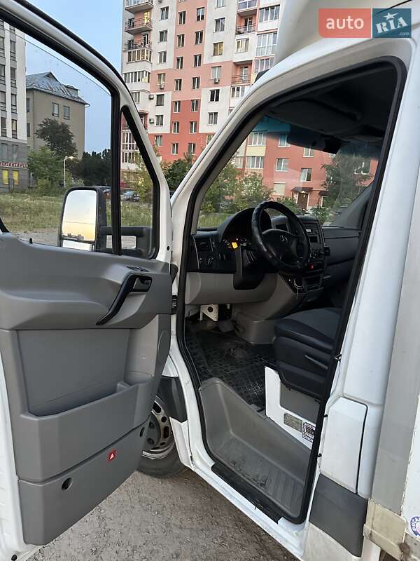 Грузовой фургон Mercedes-Benz Sprinter 2012 в Львове