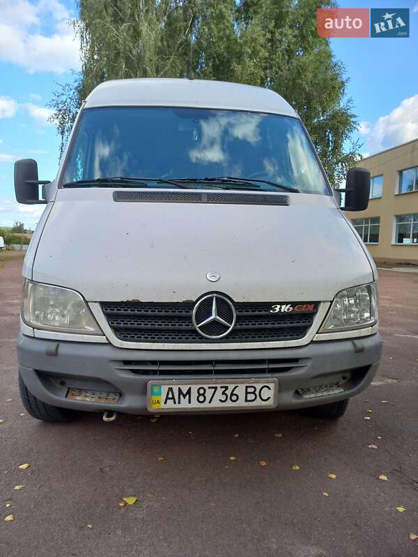 Грузовой фургон Mercedes-Benz Sprinter 2005 в 