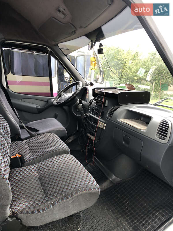 Грузопассажирский фургон Mercedes-Benz Sprinter 2000 в Самборе