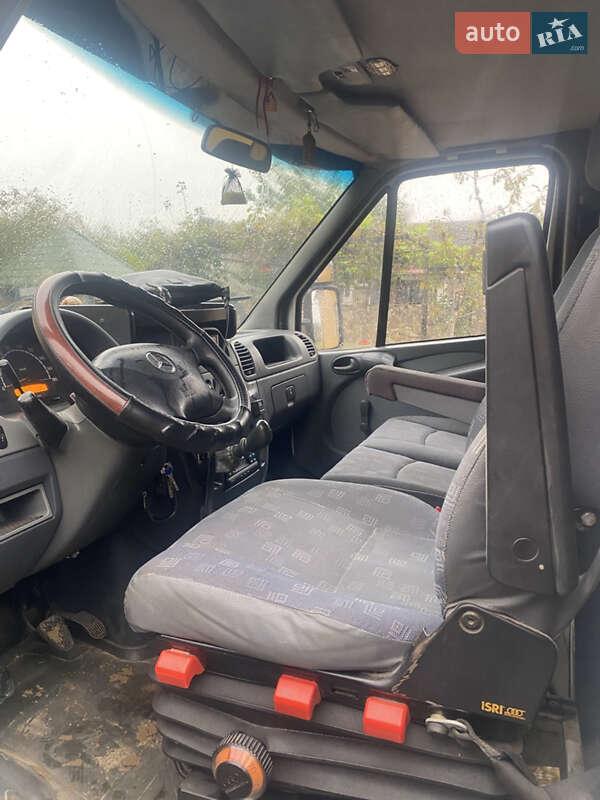Вантажопасажирський фургон Mercedes-Benz Sprinter 2004 в Яворові
