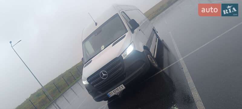 Грузовой фургон Mercedes-Benz Sprinter 2021 в 