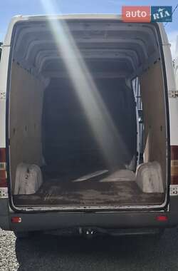 Грузовой фургон Mercedes-Benz Sprinter 2000 в 