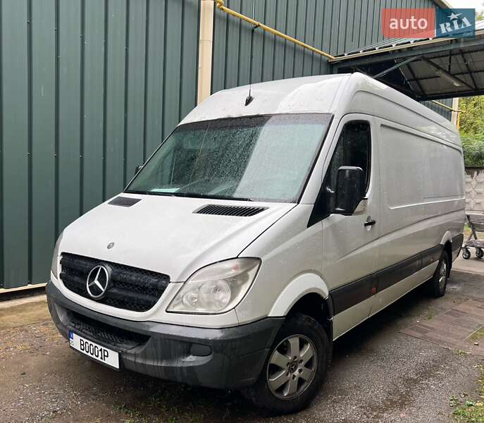 Грузовой фургон Mercedes-Benz Sprinter 2012 в 