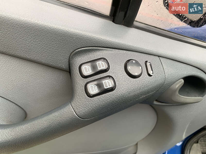 Микроавтобус Mercedes-Benz Sprinter 2006 в Нововолынске