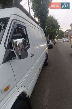 Грузовой фургон Mercedes-Benz Sprinter 2000 в 