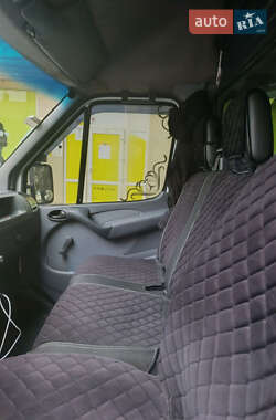 Грузовой фургон Mercedes-Benz Sprinter 2000 в 