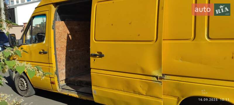 Грузовой фургон Mercedes-Benz Sprinter 2004 в Езуполе