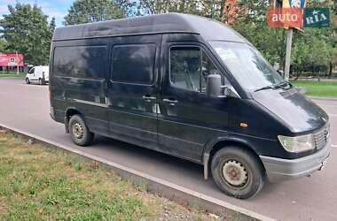 Грузовой фургон Mercedes-Benz Sprinter 2000 в 