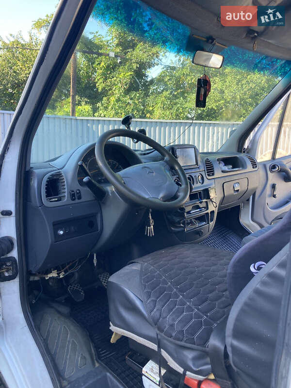 Грузовой фургон Mercedes-Benz Sprinter 2001 в Черновцах