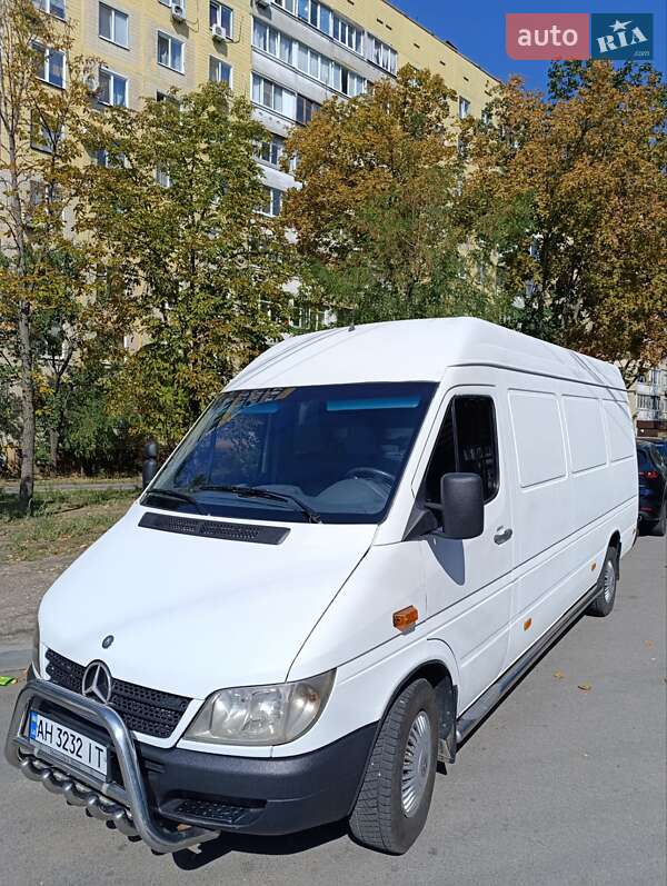 Грузовой фургон Mercedes-Benz Sprinter 2005 в 