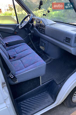 Грузовой фургон Mercedes-Benz Sprinter 2000 в 