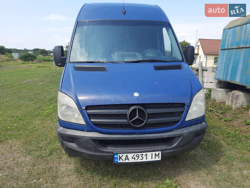 Грузовой фургон Mercedes-Benz Sprinter 2012 в 