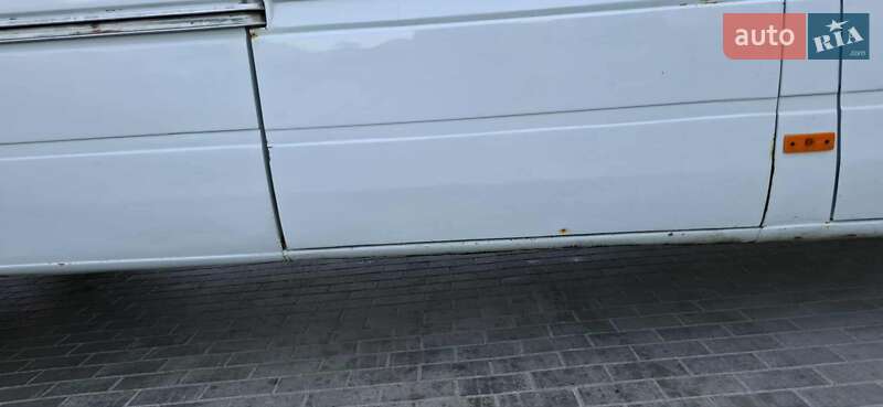 Грузовой фургон Mercedes-Benz Sprinter 1998 в Львове