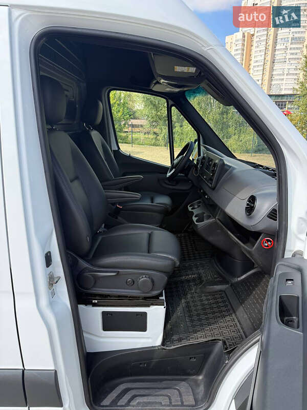 Грузопассажирский фургон Mercedes-Benz Sprinter 2020 в Киеве фото 17 Грузопассажирский фургон Mercedes-Benz Sprinter 2020 в Киеве