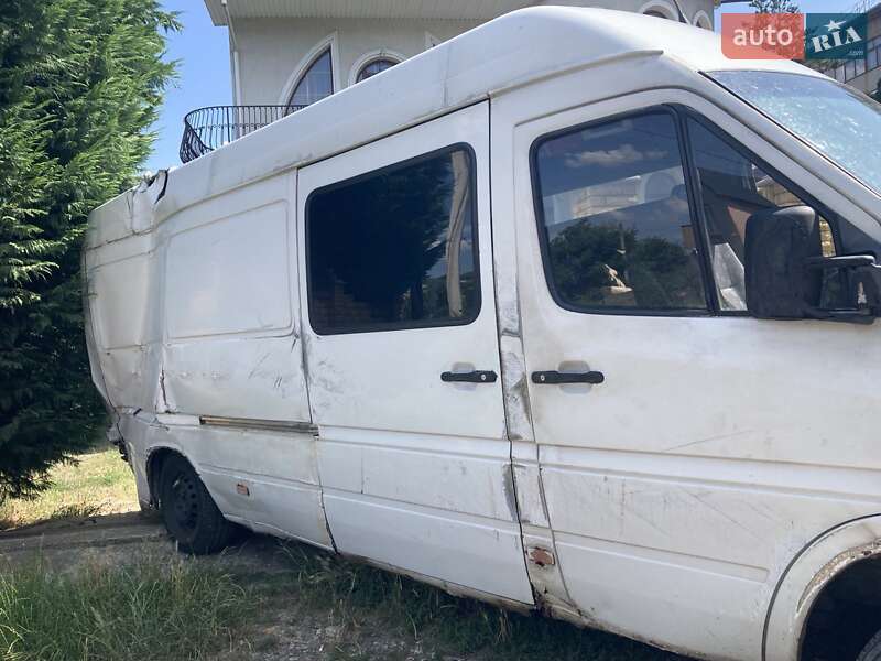 Грузопассажирский фургон Mercedes-Benz Sprinter 2004 в Черновцах
