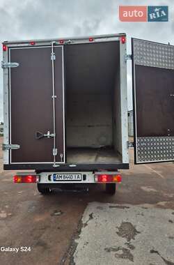 Грузовой фургон Mercedes-Benz Sprinter 2000 в 