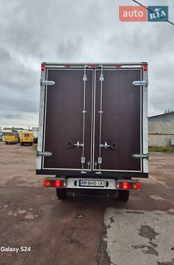 Грузовой фургон Mercedes-Benz Sprinter 2000 в 