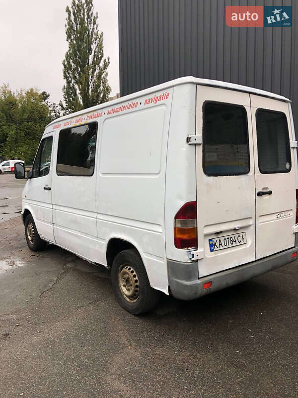 Грузопассажирский фургон Mercedes-Benz Sprinter 2000 в 