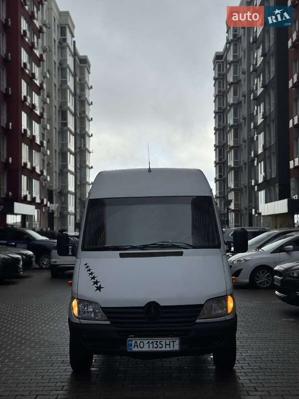 Грузовой фургон Mercedes-Benz Sprinter 2000 в 