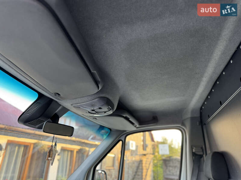 Вантажний фургон Mercedes-Benz Sprinter 2015 в Іршаві