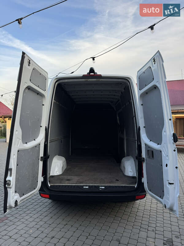 Вантажний фургон Mercedes-Benz Sprinter 2015 в Іршаві
