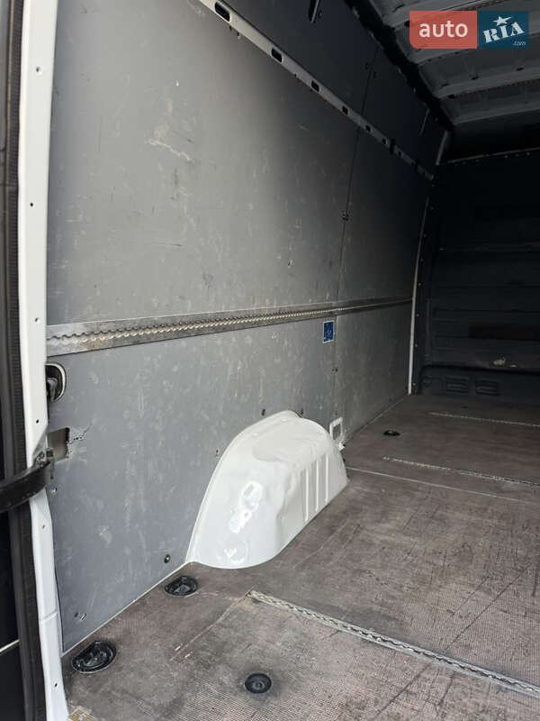 Вантажний фургон Mercedes-Benz Sprinter 2015 в Іршаві