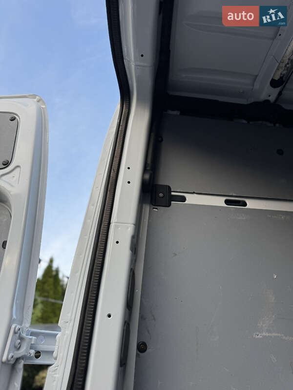 Вантажний фургон Mercedes-Benz Sprinter 2015 в Іршаві