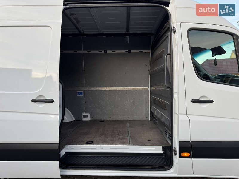 Вантажний фургон Mercedes-Benz Sprinter 2015 в Іршаві