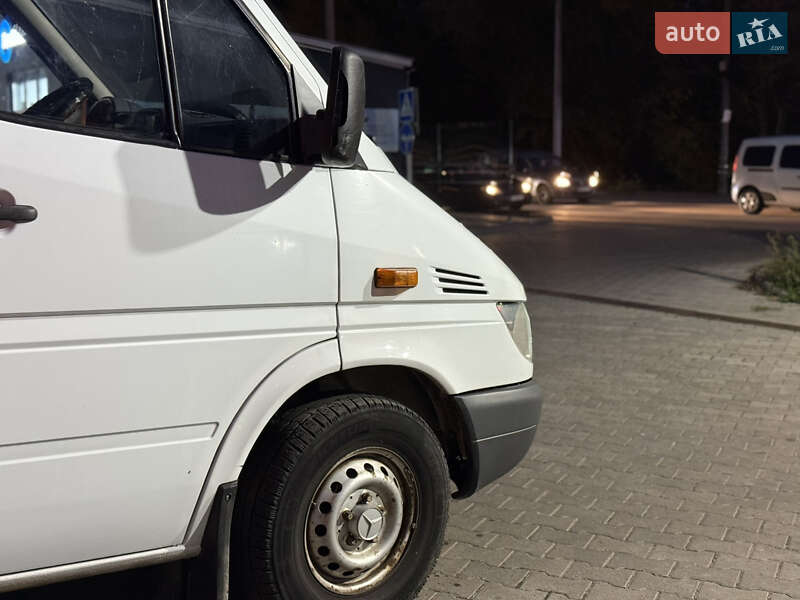 Вантажопасажирський фургон Mercedes-Benz Sprinter 2005 в Звягелі