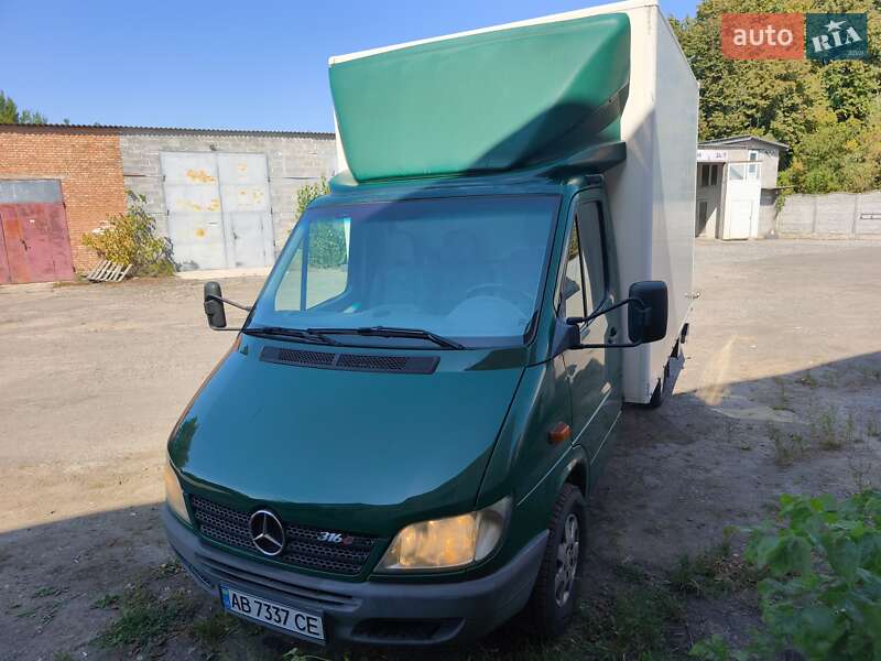 Грузовой фургон Mercedes-Benz Sprinter 2005 в  фото Грузовой фургон Mercedes-Benz Sprinter 2005 в