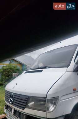 Грузовой фургон Mercedes-Benz Sprinter 1998 в 