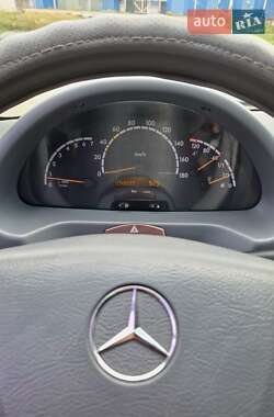 Грузовой фургон Mercedes-Benz Sprinter 2000 в 
