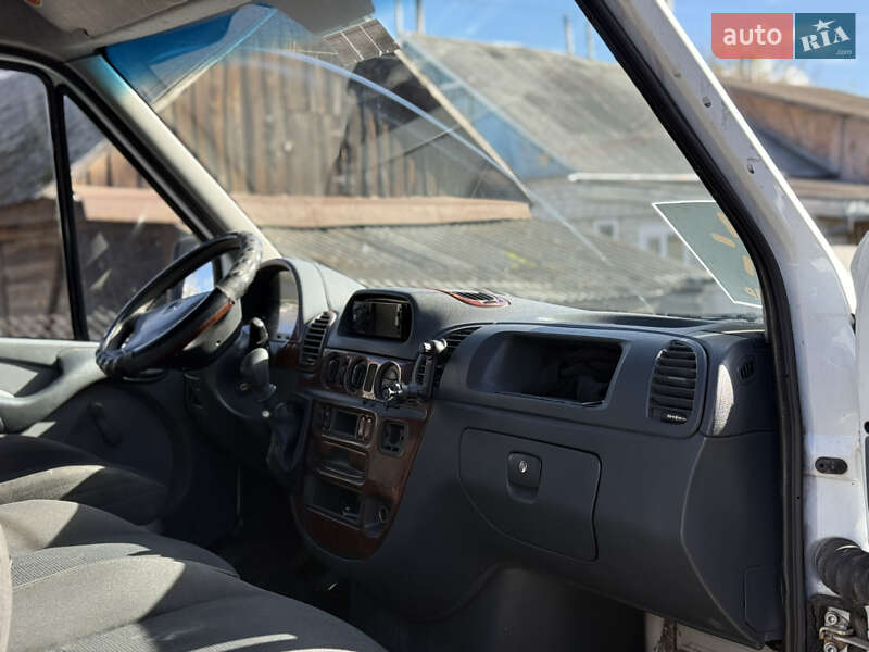 Вантажопасажирський фургон Mercedes-Benz Sprinter 2005 в Звягелі